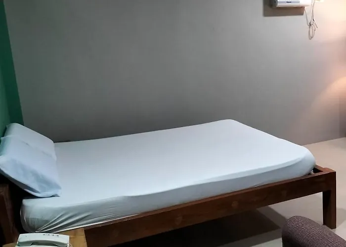 Hostel Hope House - *